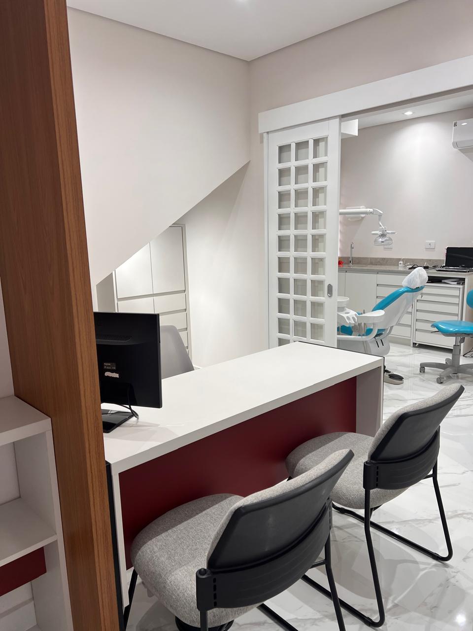 Recepção da Nakae Odontologia com vista para o consultório